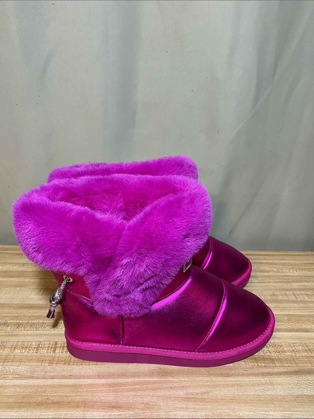 Juicy Courture Women’s KREED Metallic Cold Weather Boots size 9